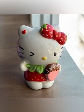 NEW Blue Sky Clayworks Hello Kitty Loves You with Strawberry Bow Winking Figure